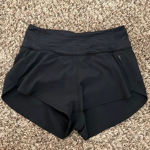 LIKE NEW Outdoor Voices Black XS Hudson 2.5” Short!